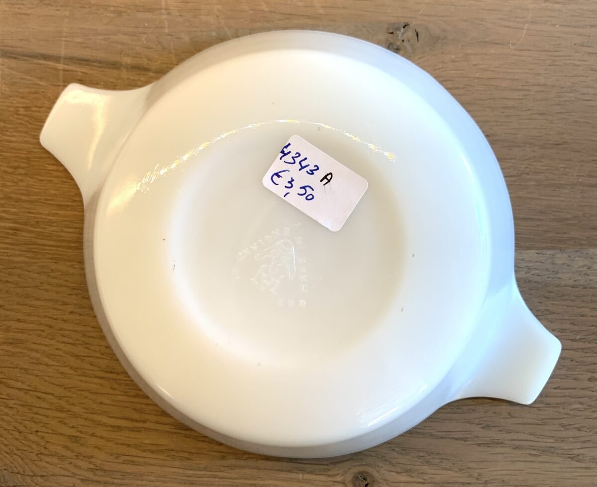 <p>Kom / Soepkom - wit melkglas met oren - J.A.J. (Made in England)</p> - Brocante
