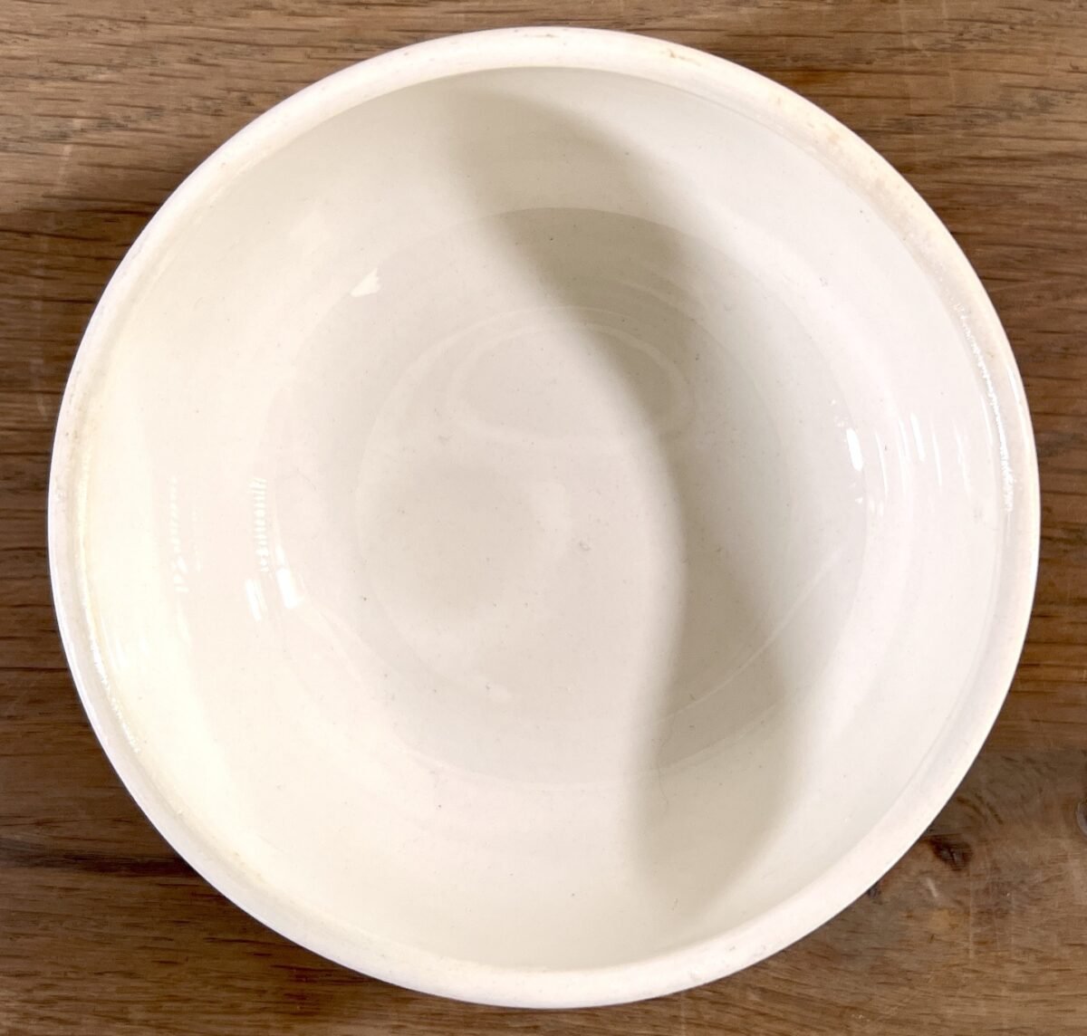 <p>Nestschaal / Schaal - Boch - décor rode sterretjes met blaadjes</p> - Boch