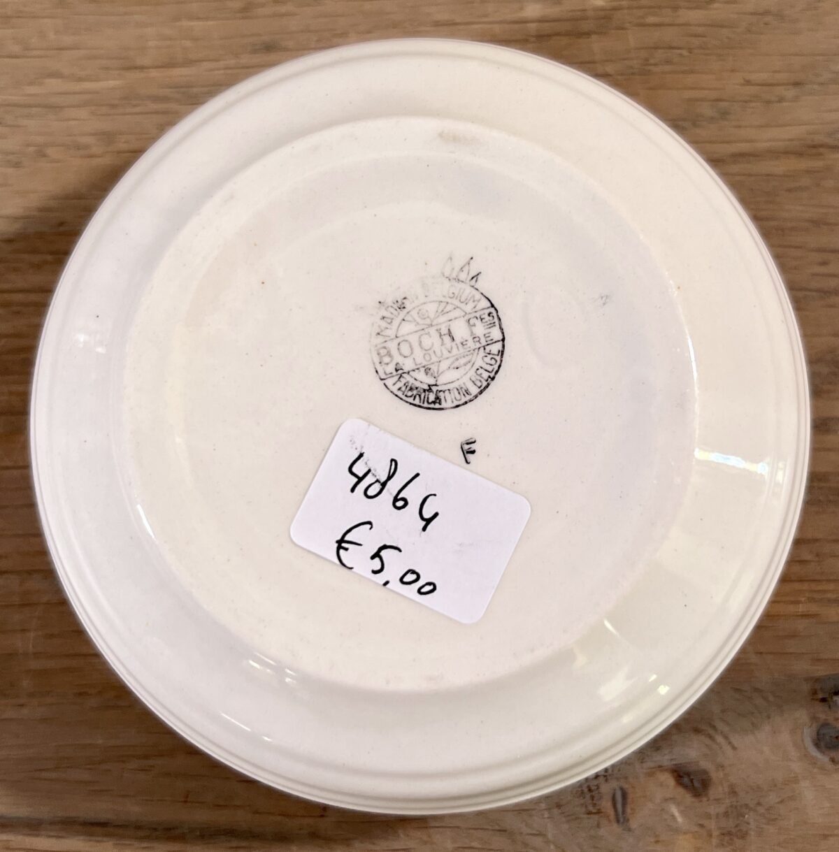 <p>Nestschaal / Schaal - Boch - décor rode sterretjes met blaadjes</p> - Boch