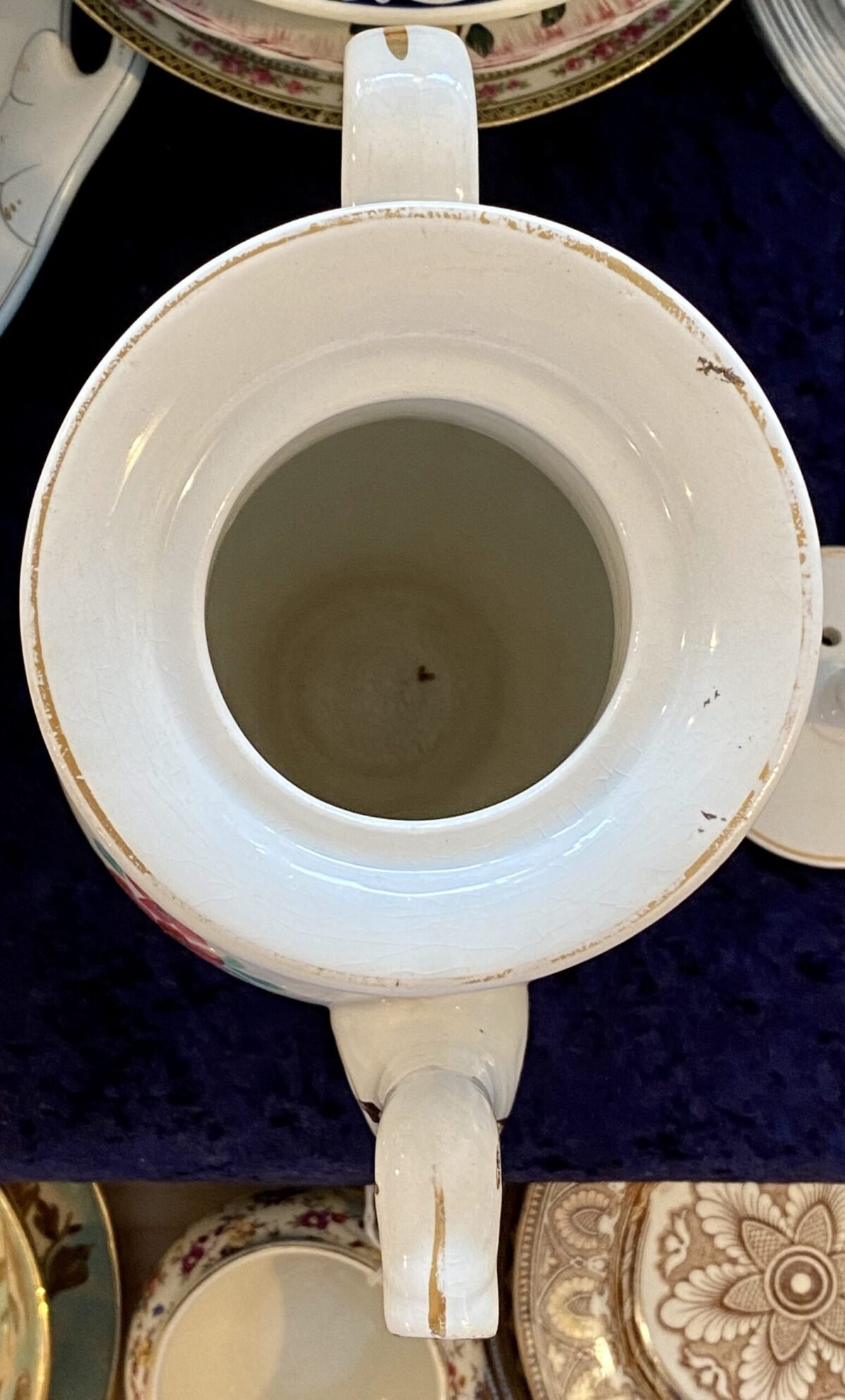 <p>Koffiepot - groot model - ongemerkt maar zeer waarschijnlijk Cappellemans Jemmapes (eind 19e eeuw) - BRUIDSSERVIES met tekst AMITIE</p> - Onbekend
