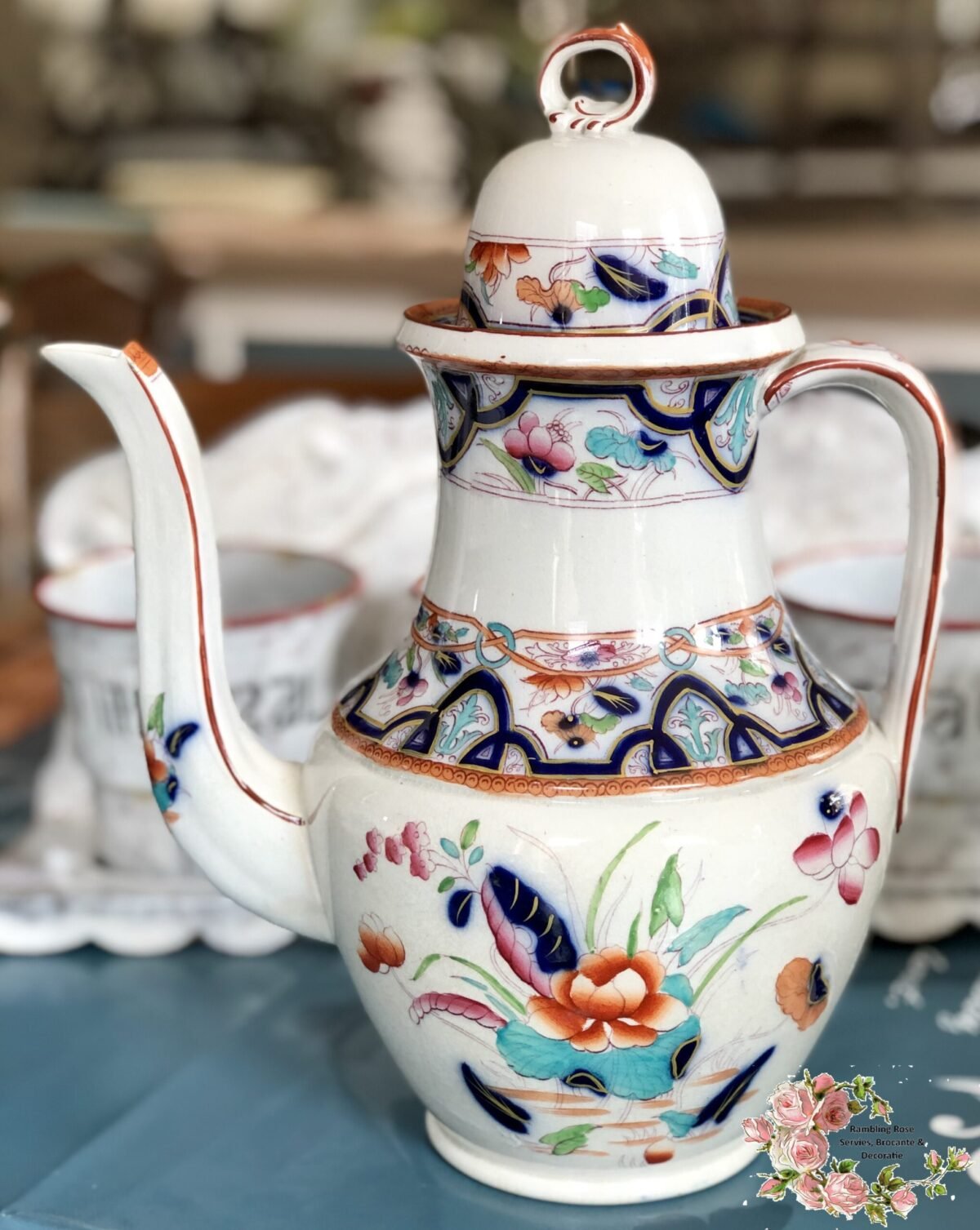 <p>Coffee pot or chocolate pot - polychrome decor of flowers.</p> - Onbekend