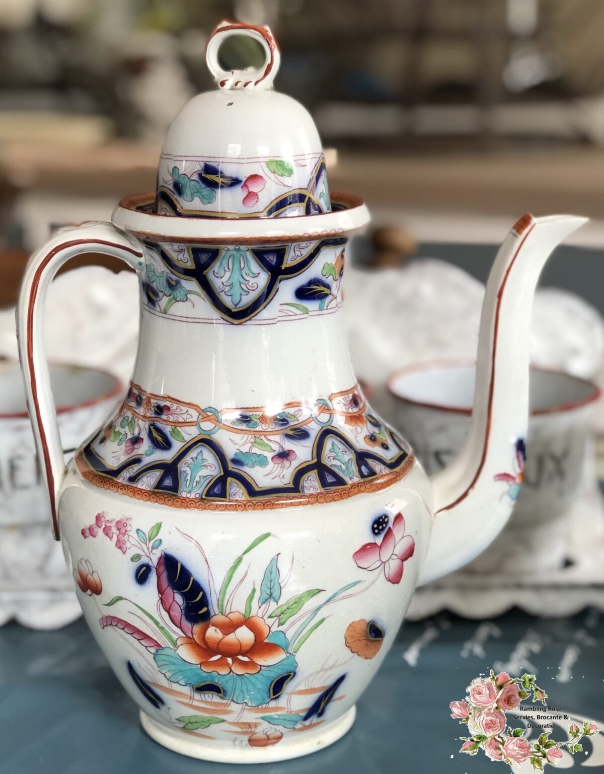 <p>Coffee pot or chocolate pot - polychrome decor of flowers.</p> - Onbekend