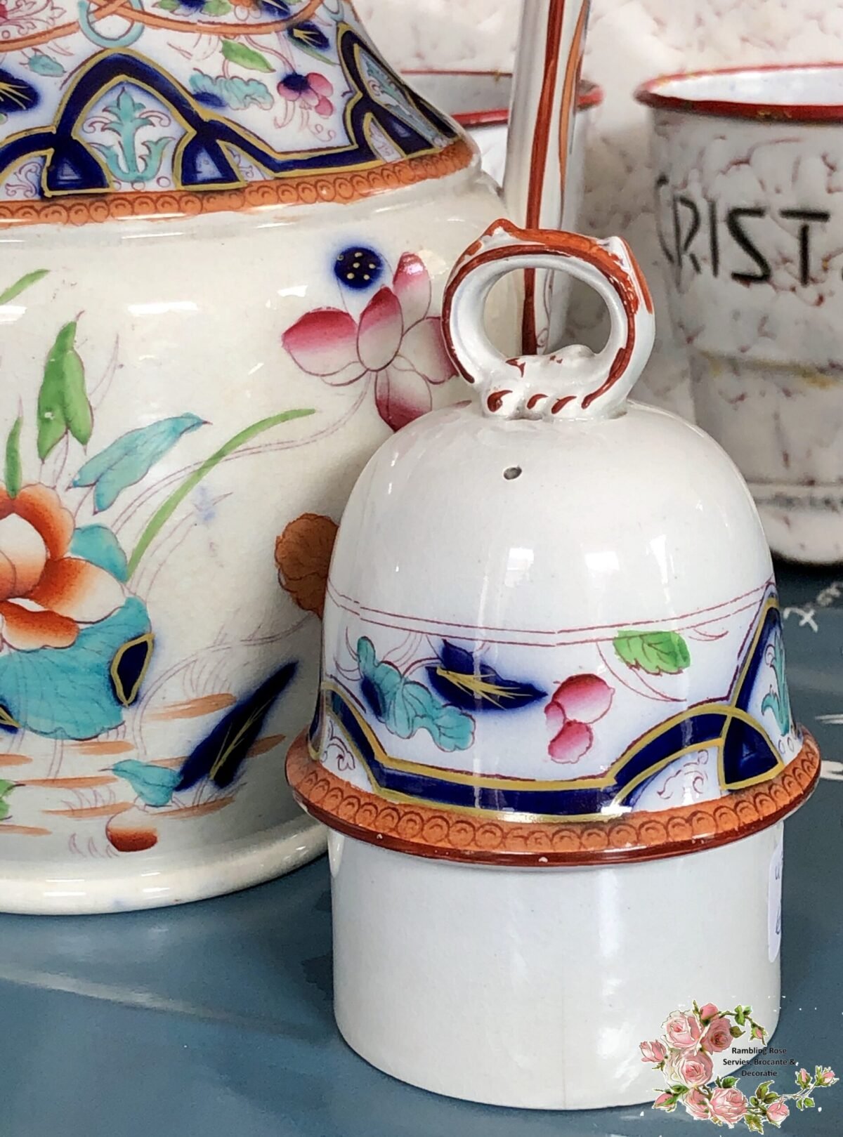 <p>Coffee pot or chocolate pot - polychrome decor of flowers.</p> - Onbekend