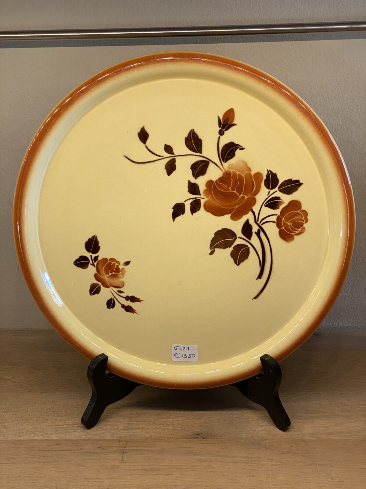 <p>Taart-/Vlaaischaal - plat rond model - Badonviller - décor LES ROSES in beige/bruine uitvoering</p> - Badonviller