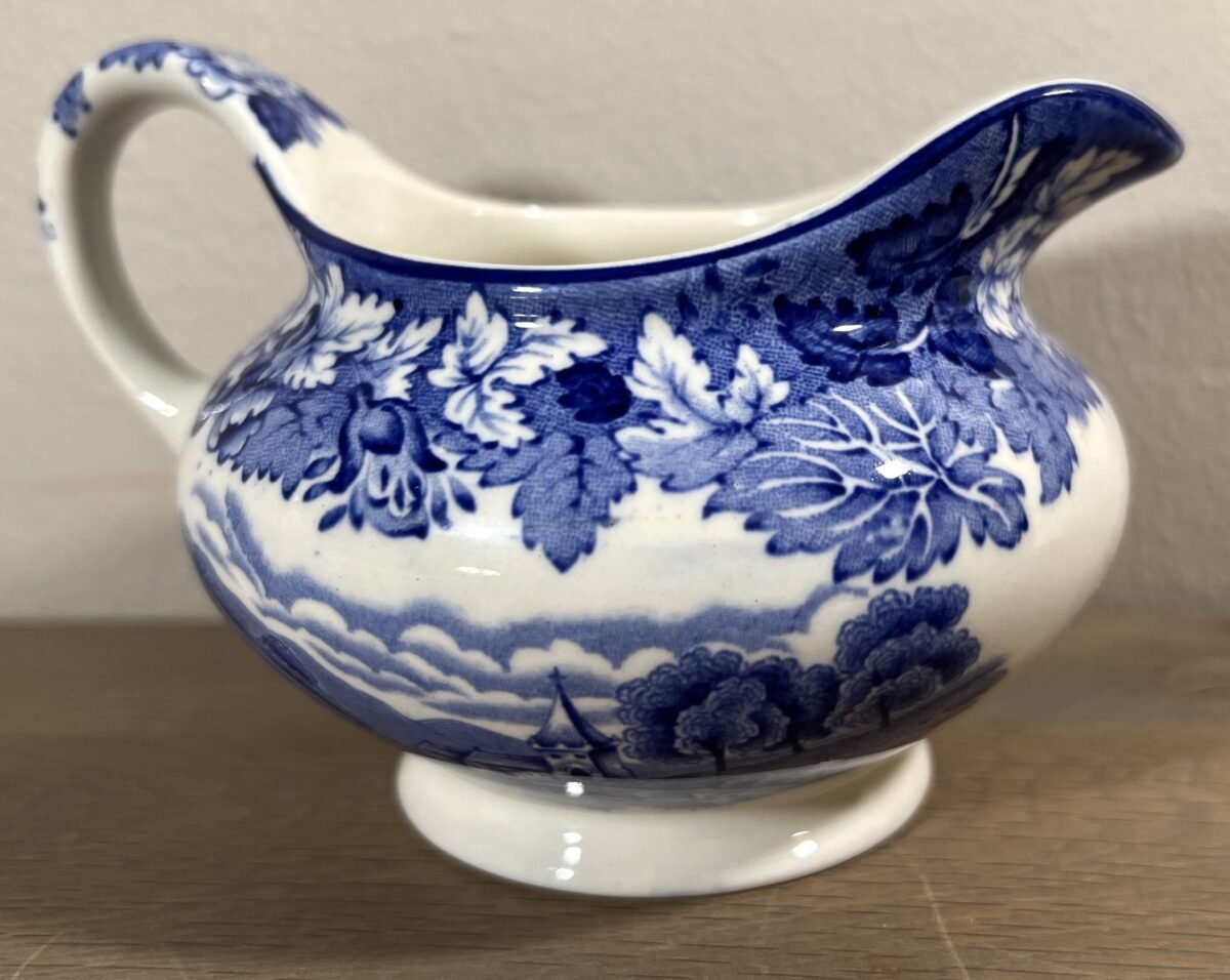 <p>Melkkannetje - Woodsware Wood & Sons England - décor ENOCH WOODS ENGLISH SCENERY blauw</p> - Overig Engeland