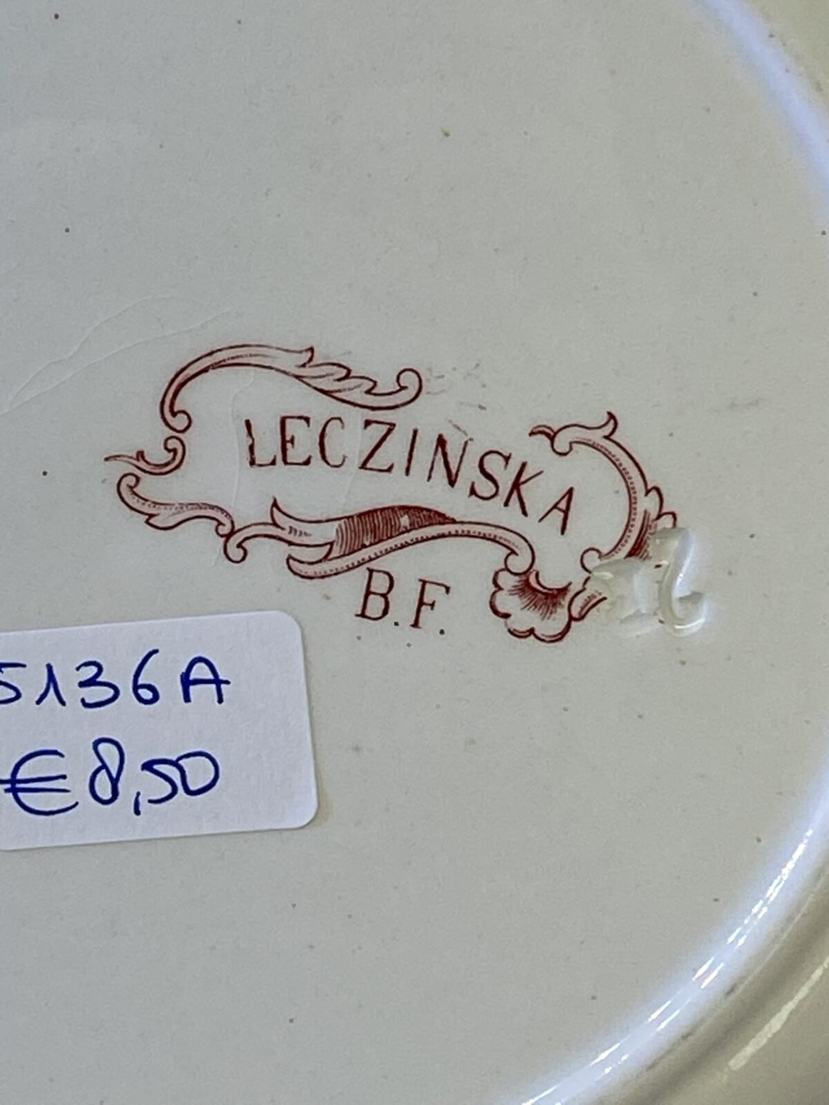 <p>Dinerbord / Bord - B.F. (Boch Frères) - décor LECZINSKA rood</p> - Boch