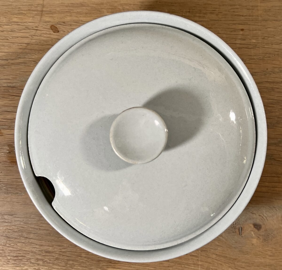 <p>Suikerpot - rond plat model - Petrus Regout - in pastel grijs/blauwe kleur</p> - Petrus Regout