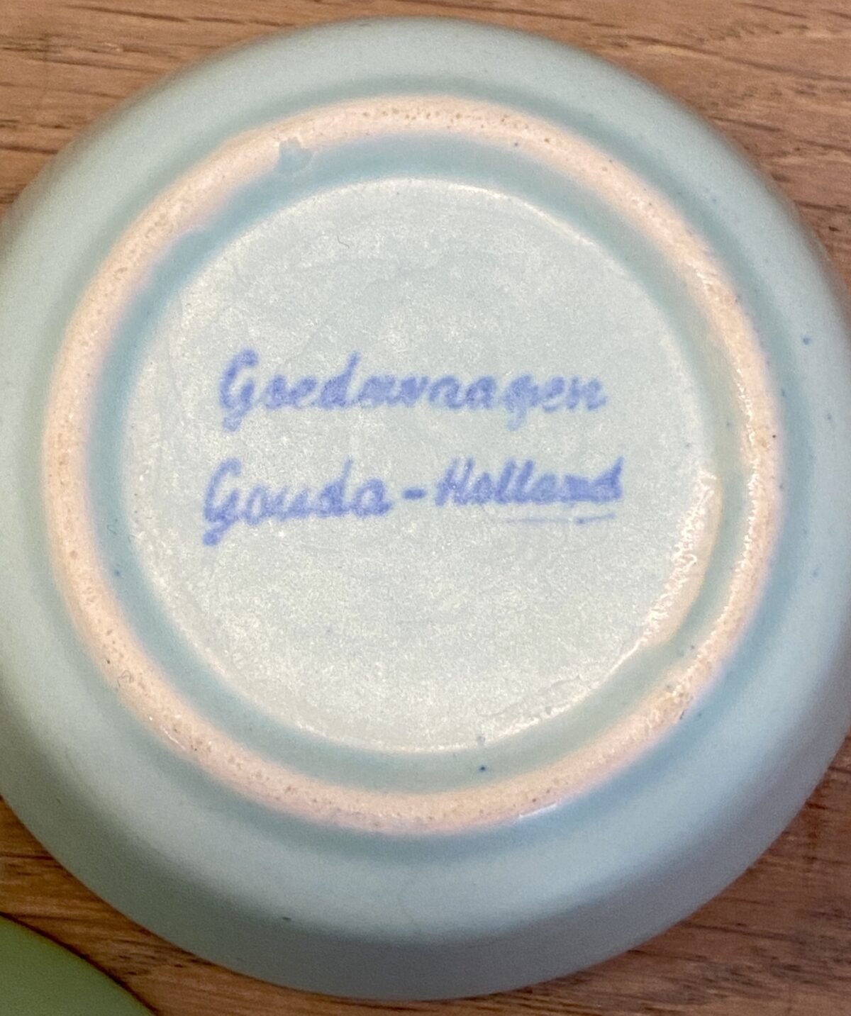 <p>Bakje / Pindabakje - Goedewagen Gouda Holland - décor in pastelgroene kleur</p> - Overig Nederland