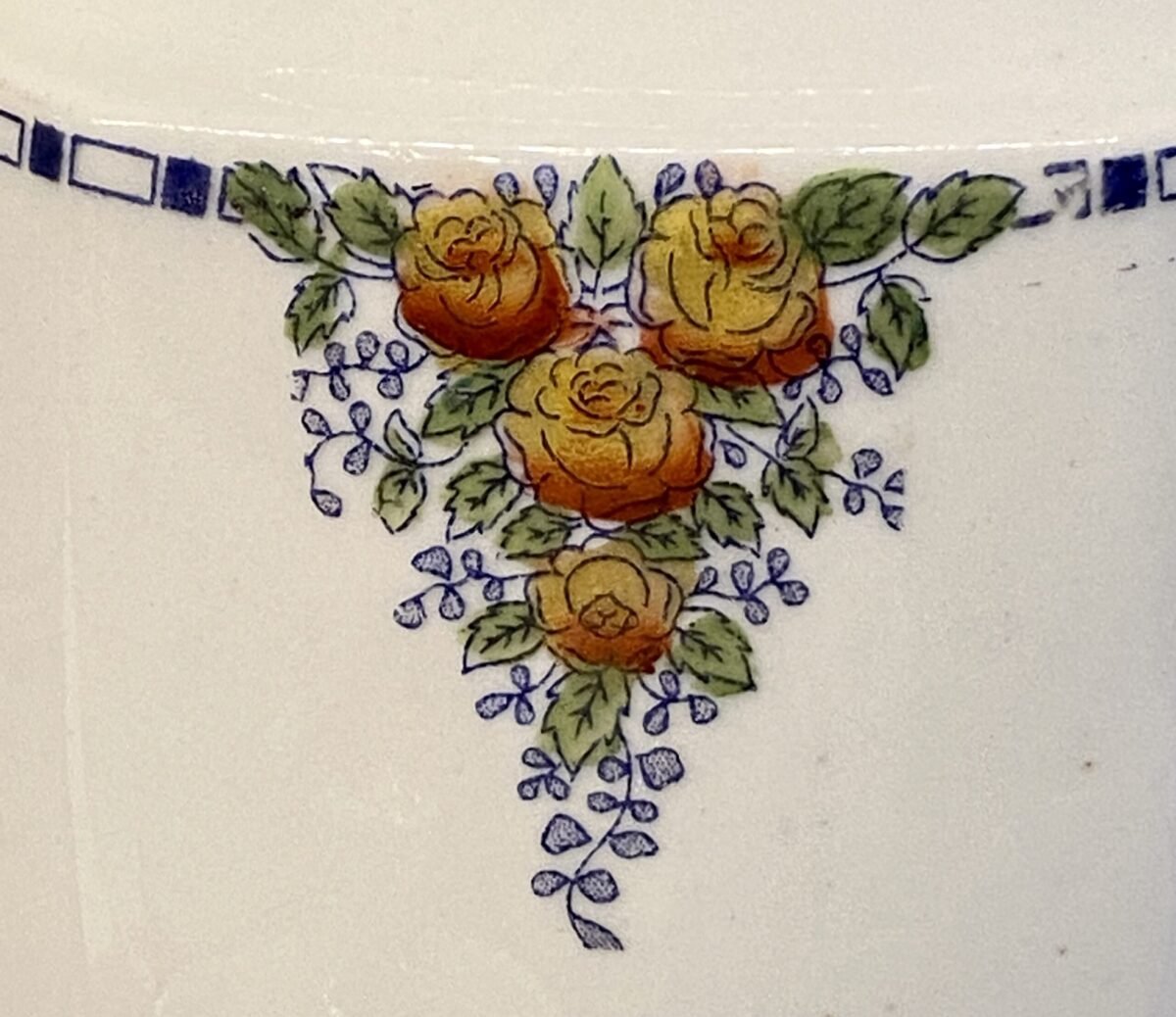 Koffieservies - Louis Regout / Mosa - décor 48 (rode roosjes me donkerblauwe en goudkleurige lijntjes) - model 1351? (blindmerk) - Mosa
