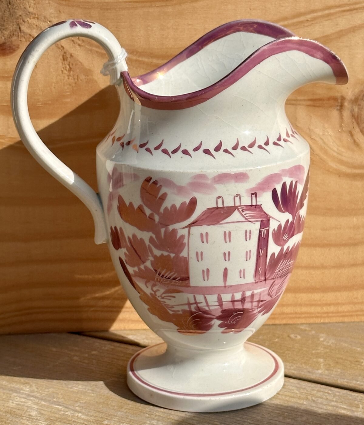 <p>Melkkannetje / Cream jug - Sunderland lustreware/pink lustreware - ca. 1820-1825 - cottage design</p> - Onbekend