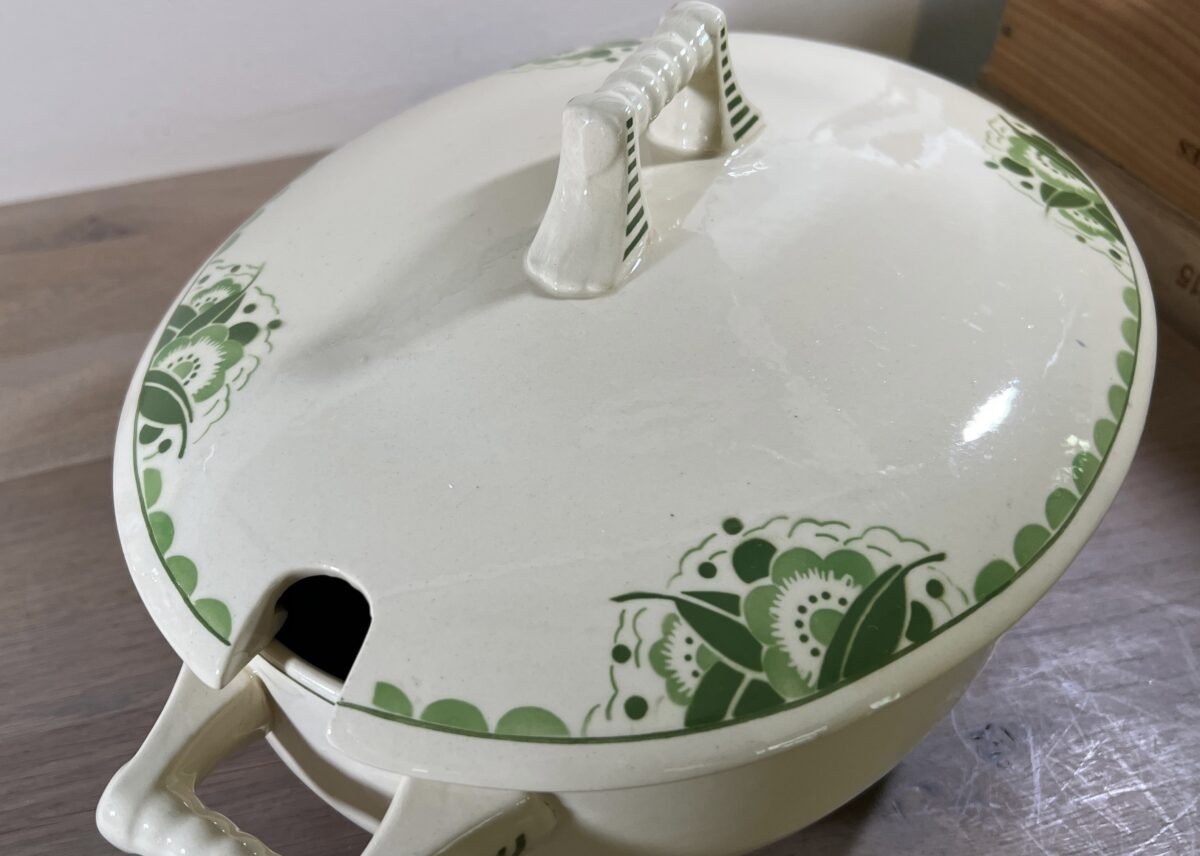 <p>Soepterrine - groot langwerpig model - Boch - model MERCURE - décor in Aero groen</p> - Boch