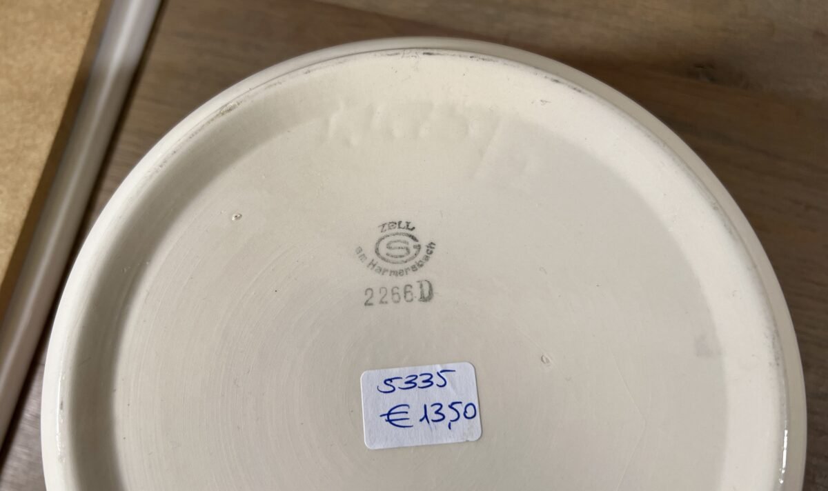 <p>Kom / Saladeschaal - Zell am Harmersbach, Zeller Keramik Manufaktur - décor met diverse soorten fruit</p> - Overig Duitsland