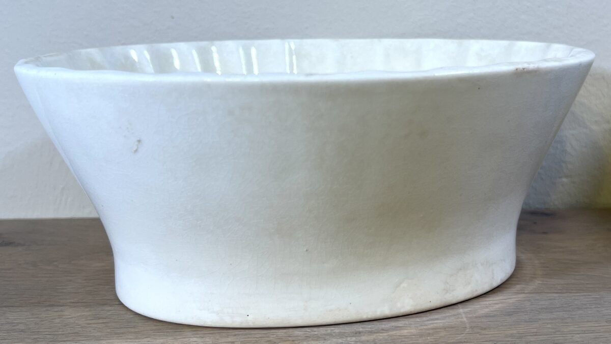 <p>Puddingvorm - groter model - Societe Ceramique Maestricht - uitvoering in wit/crème</p> - Sociéte Céramique