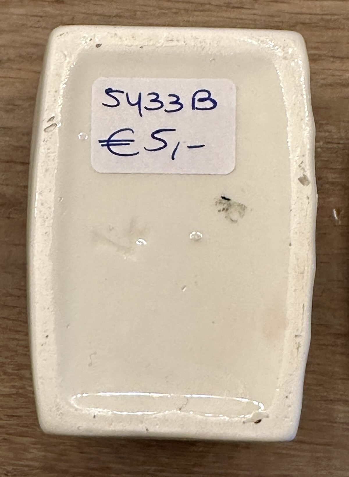 <p>Voorraadpot met opschrift CAFÉ - gemerkt France - uitvoering in rood en grijsblauw spuitdecor</p> - Overig Frankrijk