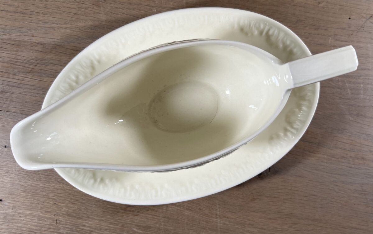 <p>Juskom / Sauskom - Wedgwood of Etruria Barlaston - in crème kleur</p> - Wedgwood