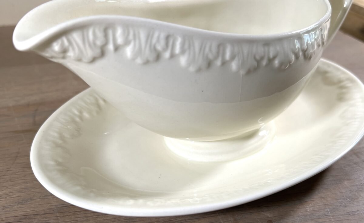 <p>Juskom / Sauskom - Wedgwood of Etruria Barlaston - in crème kleur</p> - Wedgwood