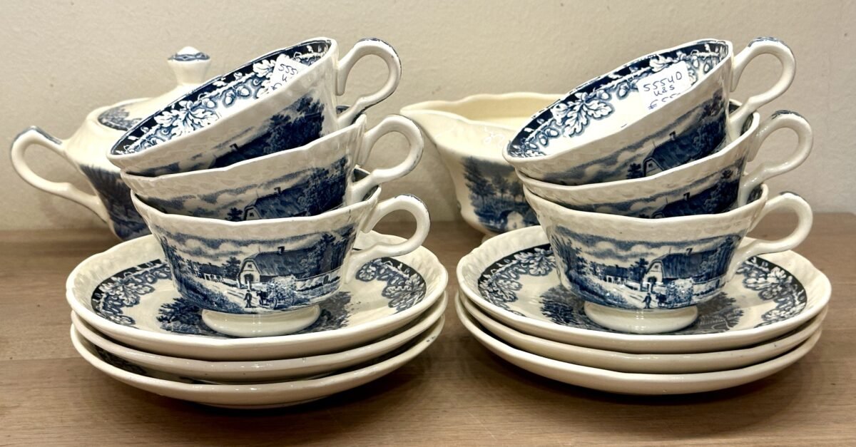 <p>Kop en schotel - Société Céramique Maestricht - décor BOERENHOEVE blauw</p> - Sociéte Céramique