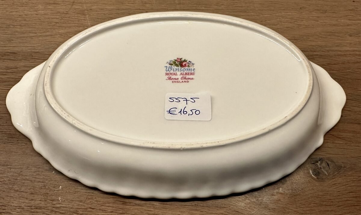 <p>Schaaltje - ovaal model met kleine oren - Royal Albert - décor WINSOME</p> - Overig Engeland