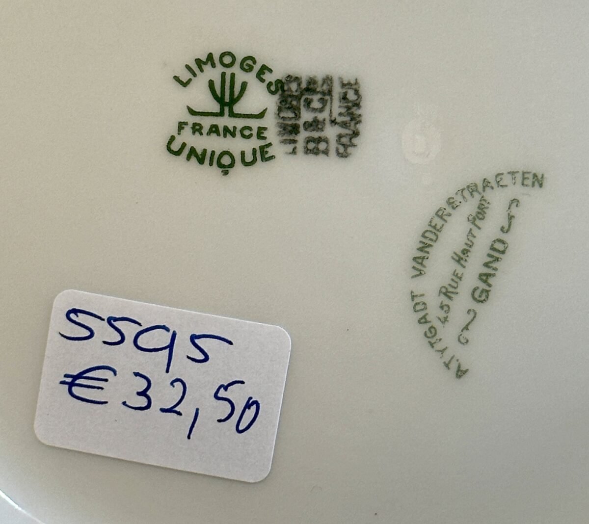 <p>Saladeschaal - groot model - Limoges B & Cie (Balleroy) - décor in geel - gemaakt voor/verkocht door A. Tytgad</p> - Overig Frankrijk