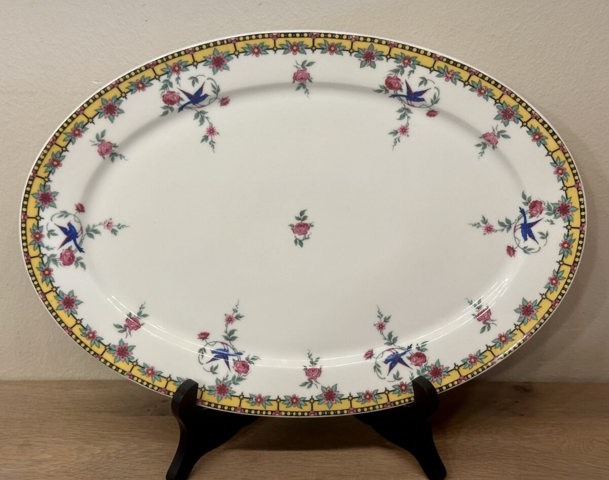 <p>Schaal - groter ovaal model - Limoges B & Cie (Balleroy) - décor in geel - gemaakt voor/verkocht door A. Tytgad</p> - Overig Frankrijk