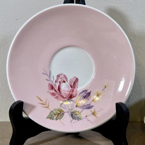 Onderbord / Schotel - VEB Germany - décor met een roos op een roze pastel ondergrond