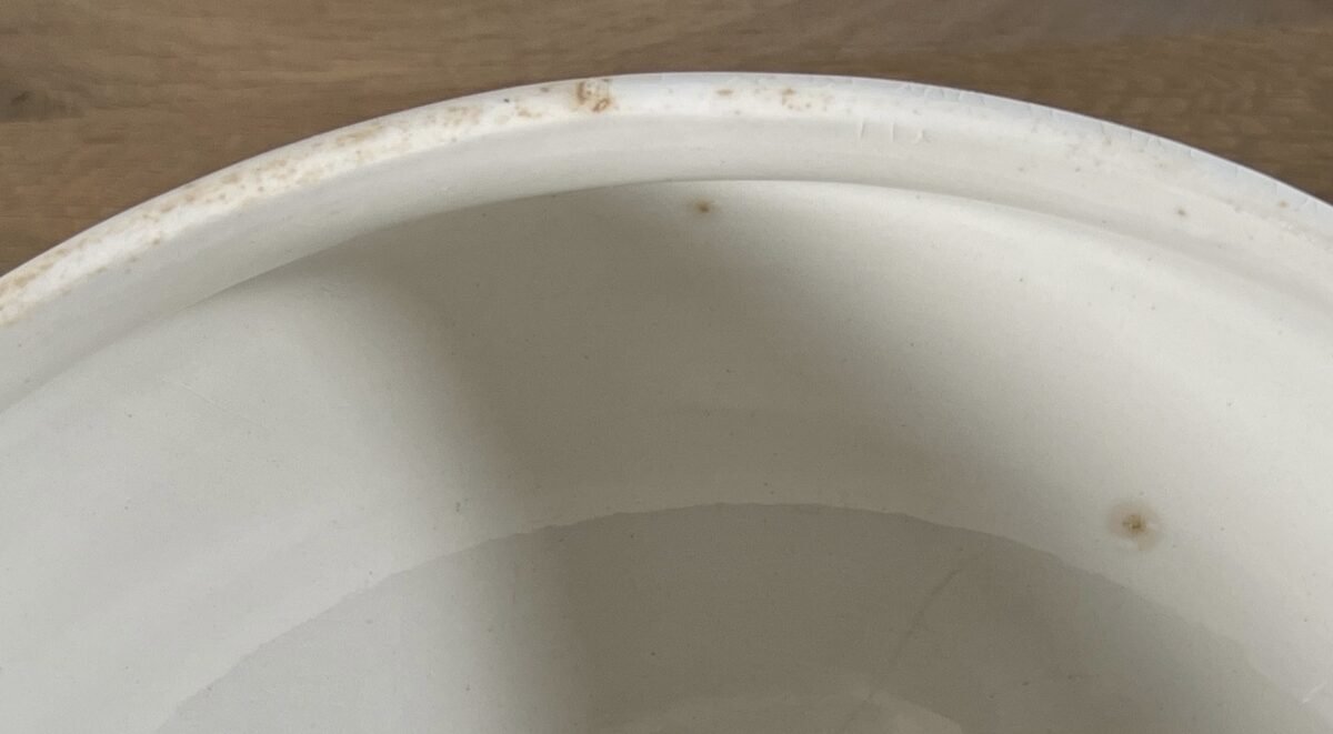 <p>Soepterrine - groter model - ongemerkt (waarschijnlijk Boch) - wit model met bewerkte handgrepen</p> - Onbekend