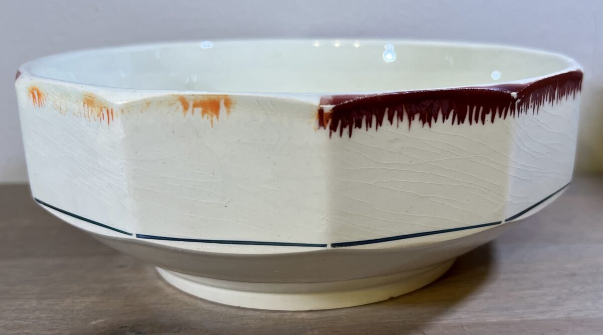 <p>Nestschaal / Saladeschaal - ongemerkt - décor in bruin met oranje aan de randen - Art Deco</p> - Onbekend