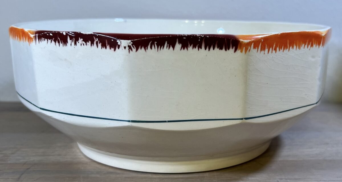 <p>Nestschaal / Saladeschaal - ongemerkt - décor in bruin met oranje aan de randen - Art Deco</p> - Onbekend