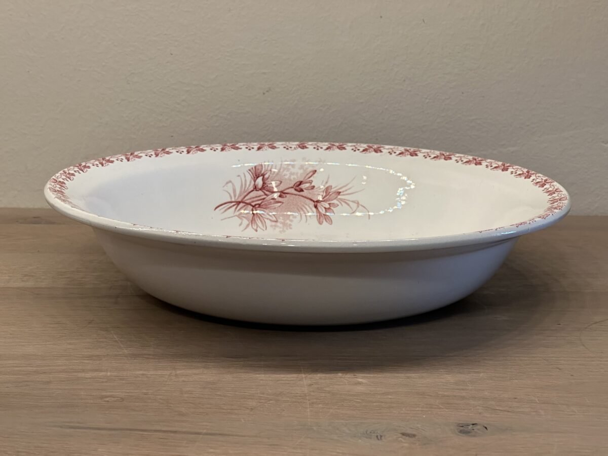 <p>Schaal / Terrine - halfdiep rond model - Moulin des Loups - décor BOUQUET in rood met bloemen</p> - Overig Frankrijk