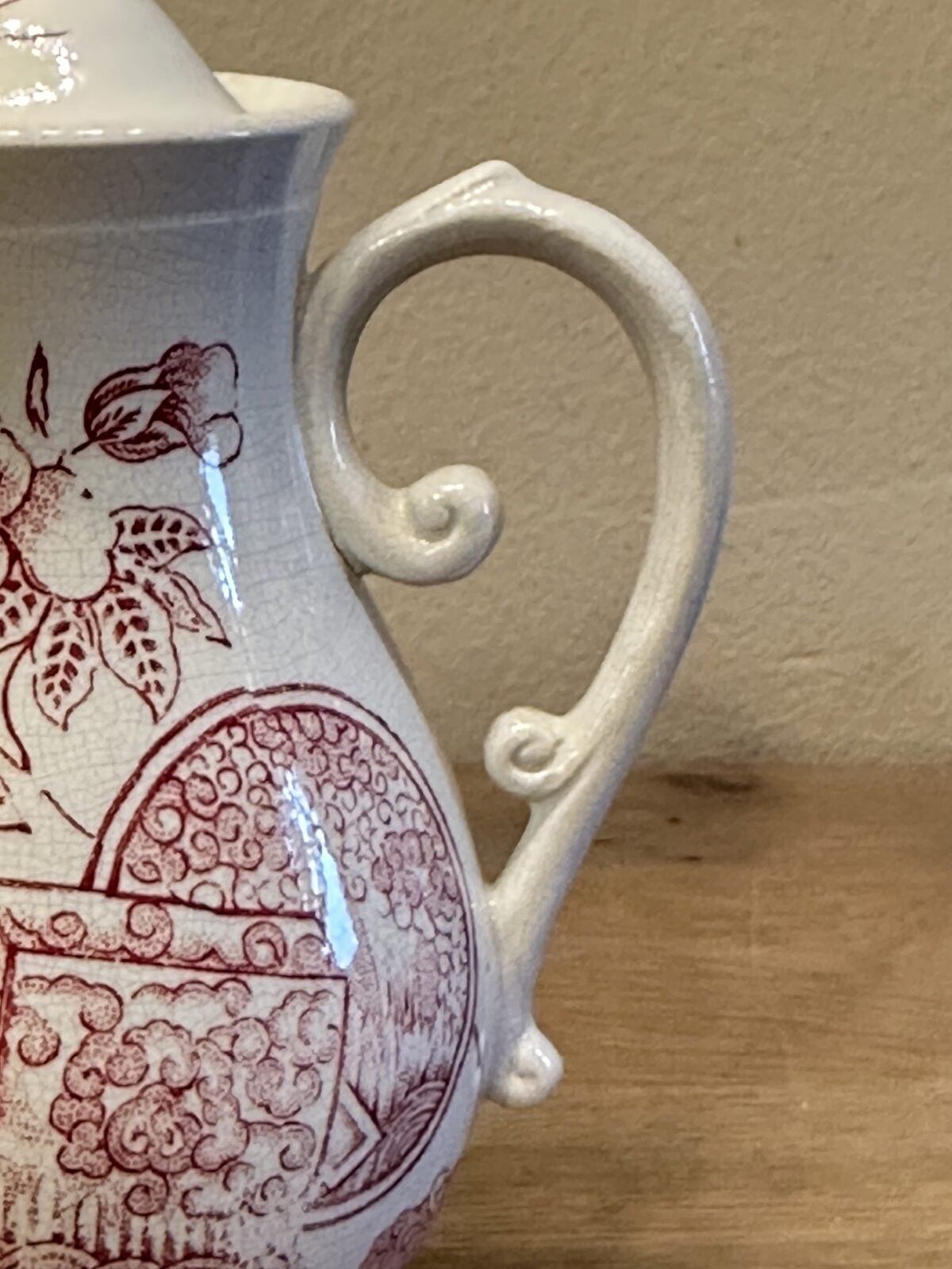 <p>Koffiekannetje - van kinderservies - Mouzin LeCat - Nimy - décor in rood</p> - Nimy