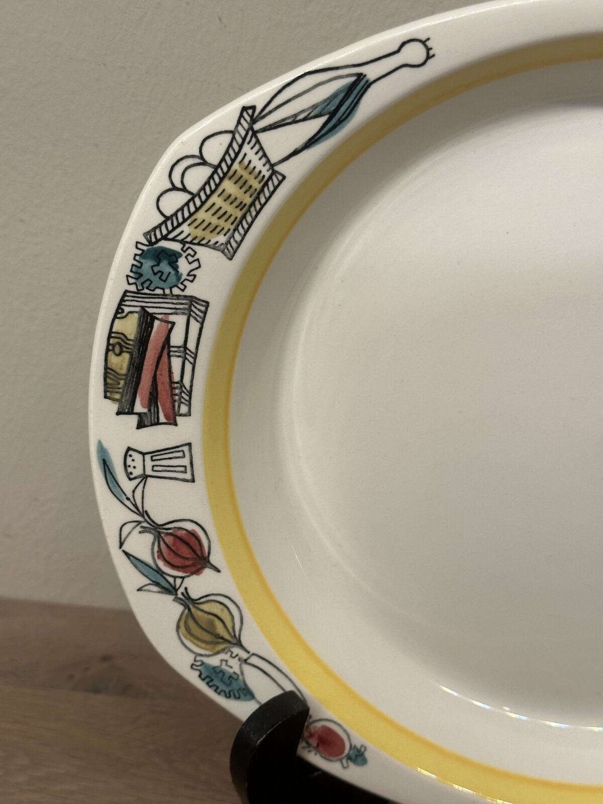 <p>Bord - soep? - Stavanger Flint 60s-70s - recept Croketski in Frans en Nederlands op de achterzijde</p> - Overig Noorwegen