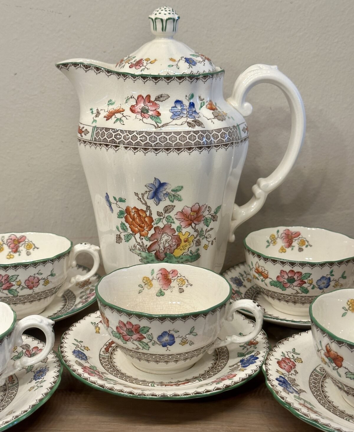 <p>Kop en schotel - klein, mokka, model - Copeland Spode RdNo 629599 - 1920s - décor CHINESE ROSE in bruin met bloemdecor</p> - Overig Engeland