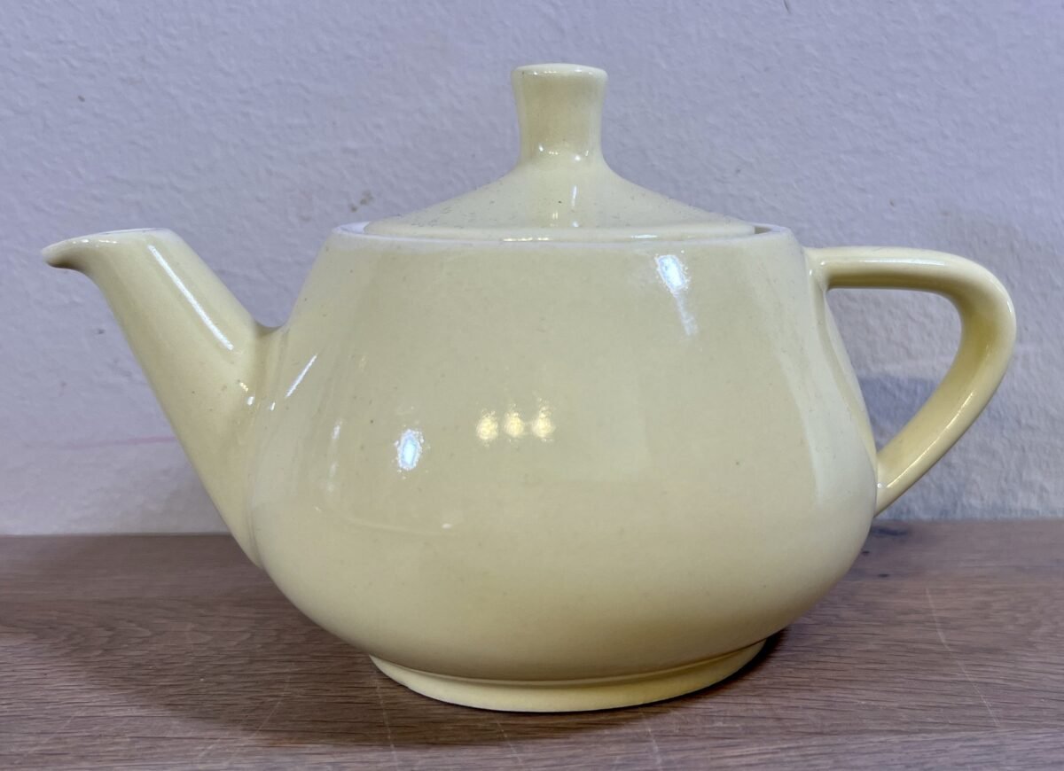 <p>Koffiepotje - klein model - ongemerkt maar waarschijnlijk Melitta - uitgevoerd in pastelgeel</p> - Onbekend