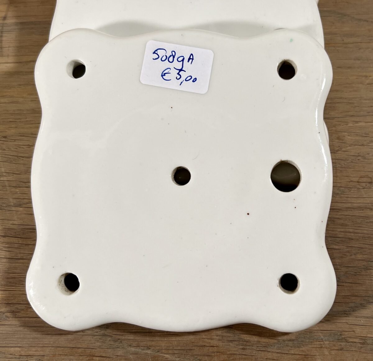 <p>Afdekplaat / Achterplaat - wit porselein - naar zeggen voor een gaslamp oid.</p> - Onbekend