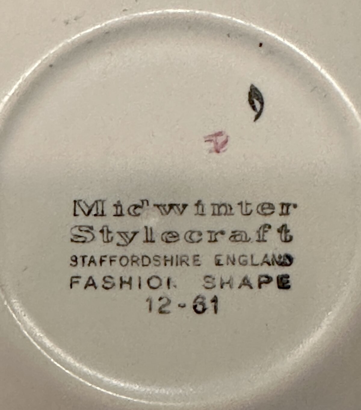 <p>Bonbonschaaltje / Schaaltje - vierkant, gebogen model - mat geglazuurd - Midwinter, Staffordshire - STYLECRAFT Fashion</p> - Overig Engeland