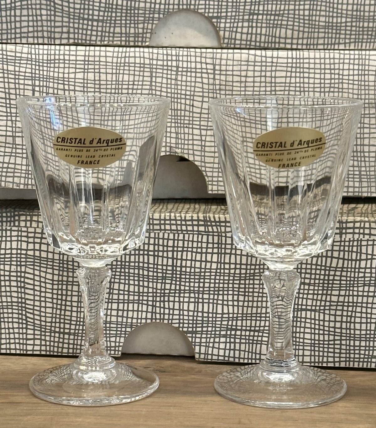 <p>Glazen op voet - loodkristal, 6 stuks, klein model - Cristal d'Arques (Frankrijk) - model VERSAILLES 7</p> - Brocante