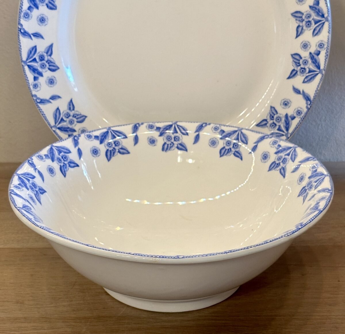 <p>Saladeschaal / Kom - Boch - décor DUX in helderblauwe uitvoering</p> - Boch