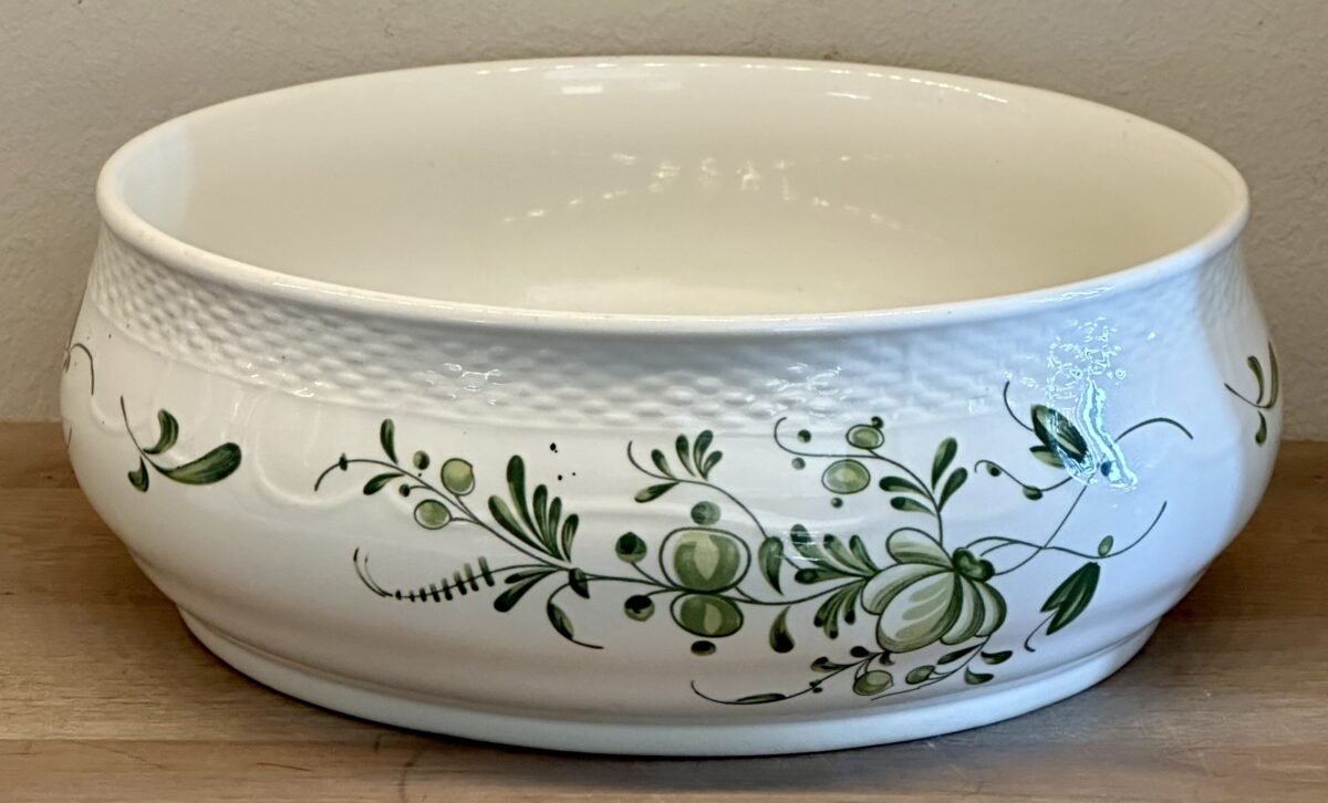 <p>Saladeschaal / Kom - Manufacture Royale de la Louvière Boch Belgium - décor CYRANO in groene uitvoering</p> - Boch
