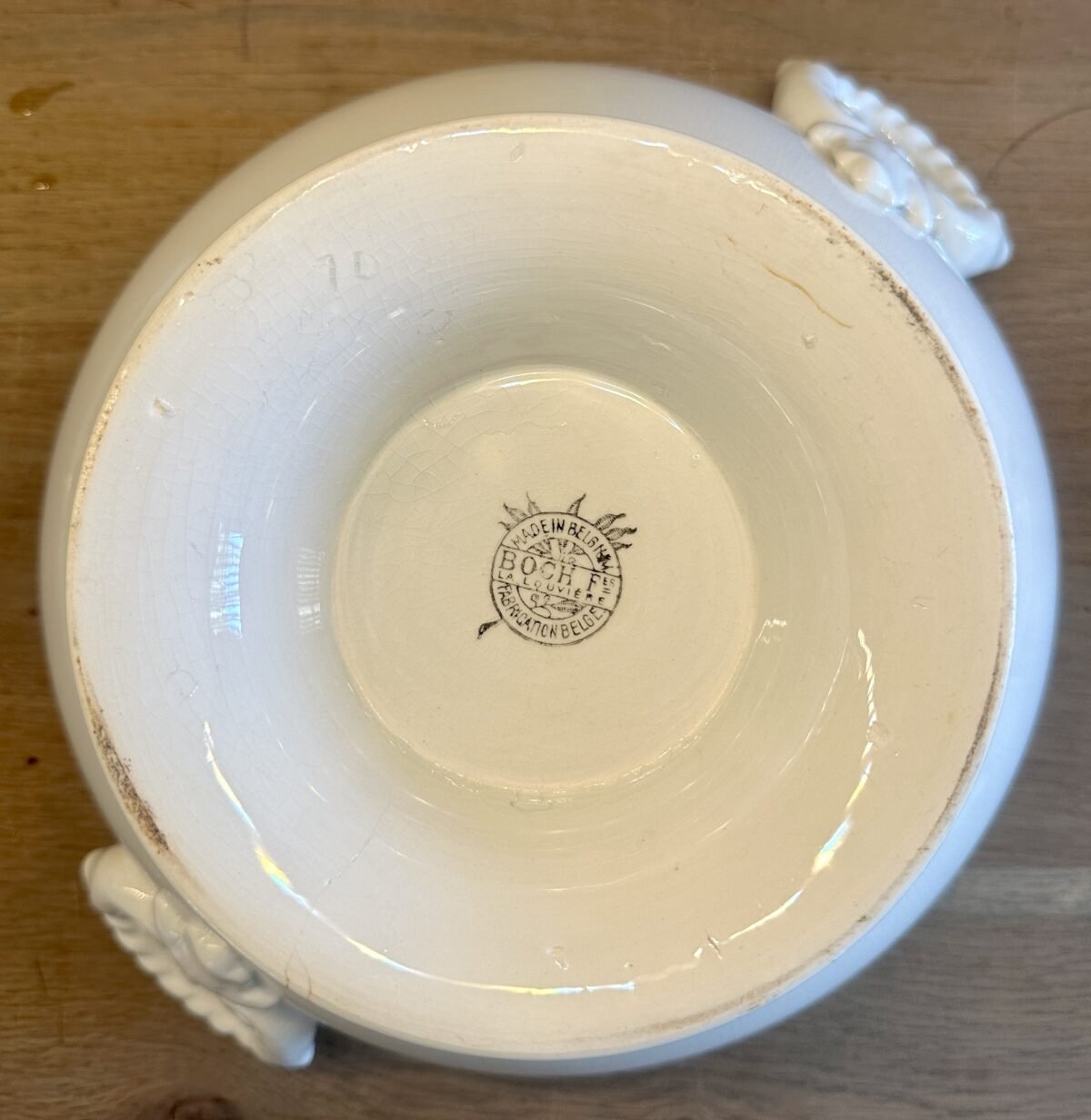 <p>Soepterrine - groot model - Boch - model FLAMANDE met sierlijke handgrepen in witte uitvoering</p> - Boch