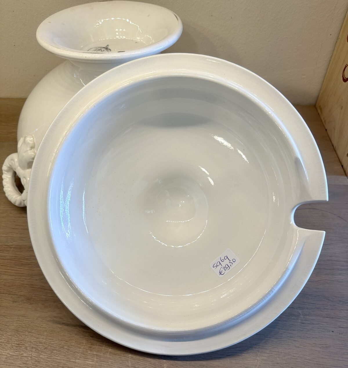 <p>Soepterrine - groot model - Boch - model FLAMANDE met sierlijke handgrepen in witte uitvoering</p> - Boch