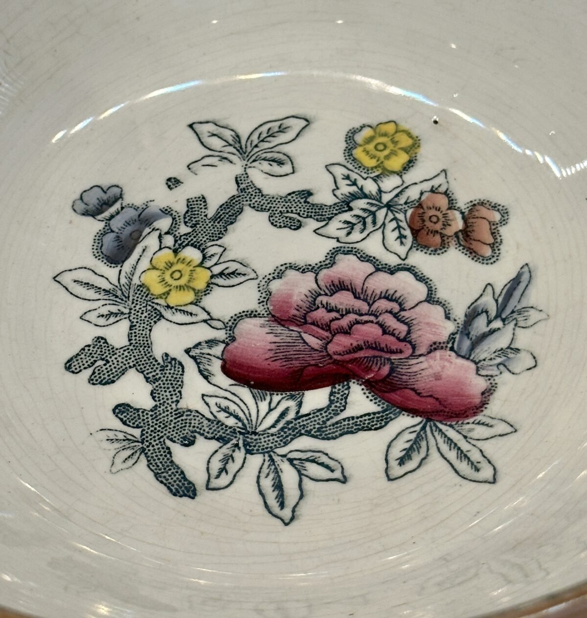 <p>Kom / Saladeschaal - groot model - Budyan Faience fabriek (Oekraine) - décor met goudluster</p> - Brocante