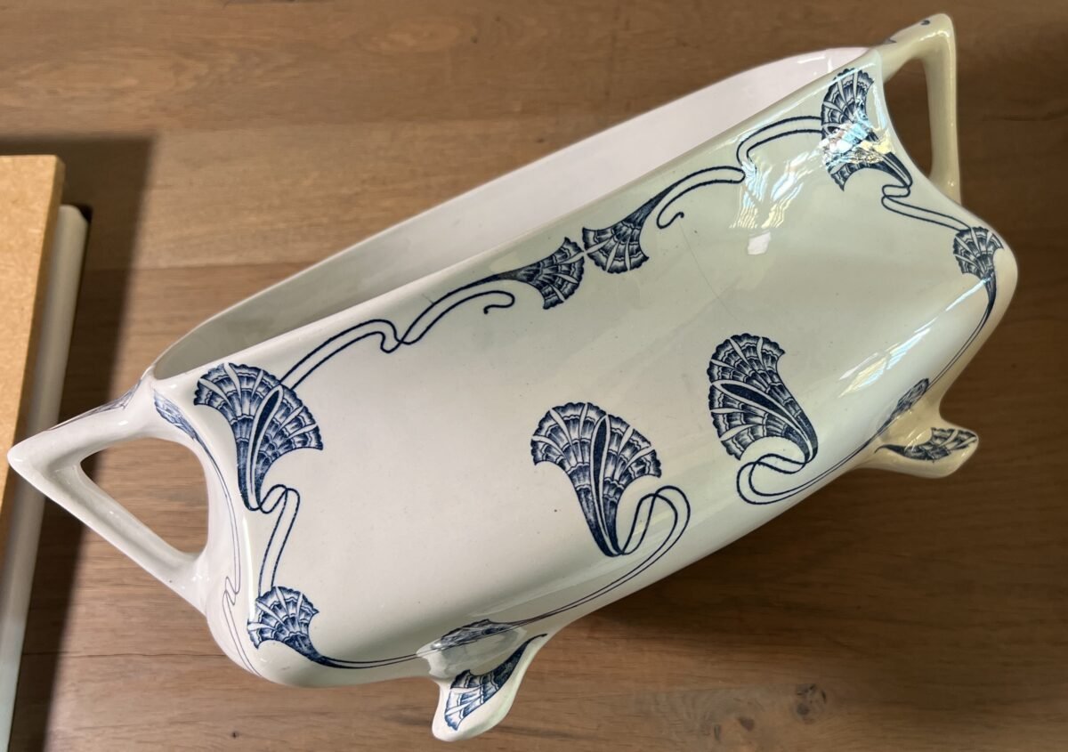 <p>Terrine / Dekschaal met onderschotel - Onnaing Frankrijk - décor GRANIT ALGESIRAS in blauw</p> - Overig Frankrijk