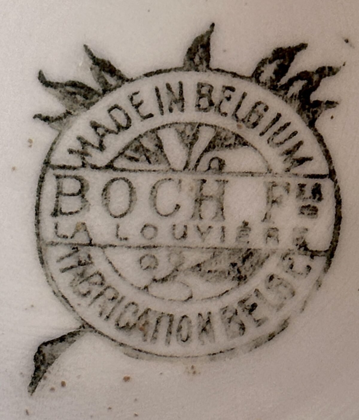 <p>Soepterrine - redelijk groot model - Boch - model FLAMANDE met décor van dubbel-roosjes</p> - Boch