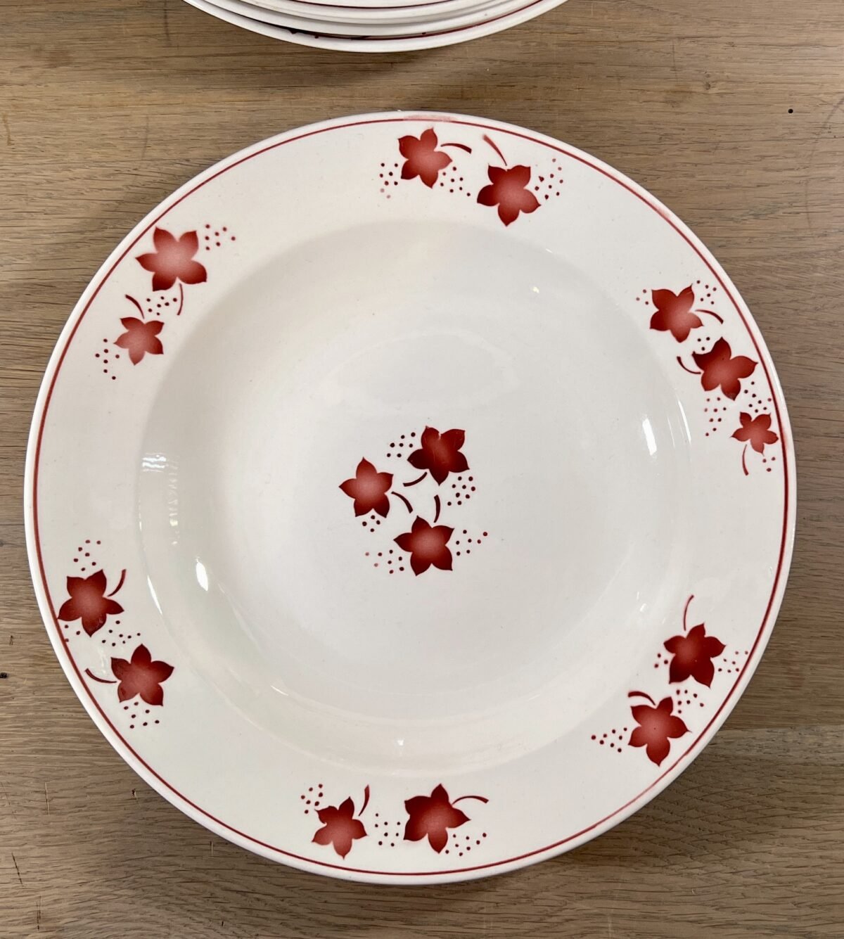 <p>Diep bord / Soepbord / Pastabord - Boch - décor MERCURE uitgevoerd in rood</p> - Boch