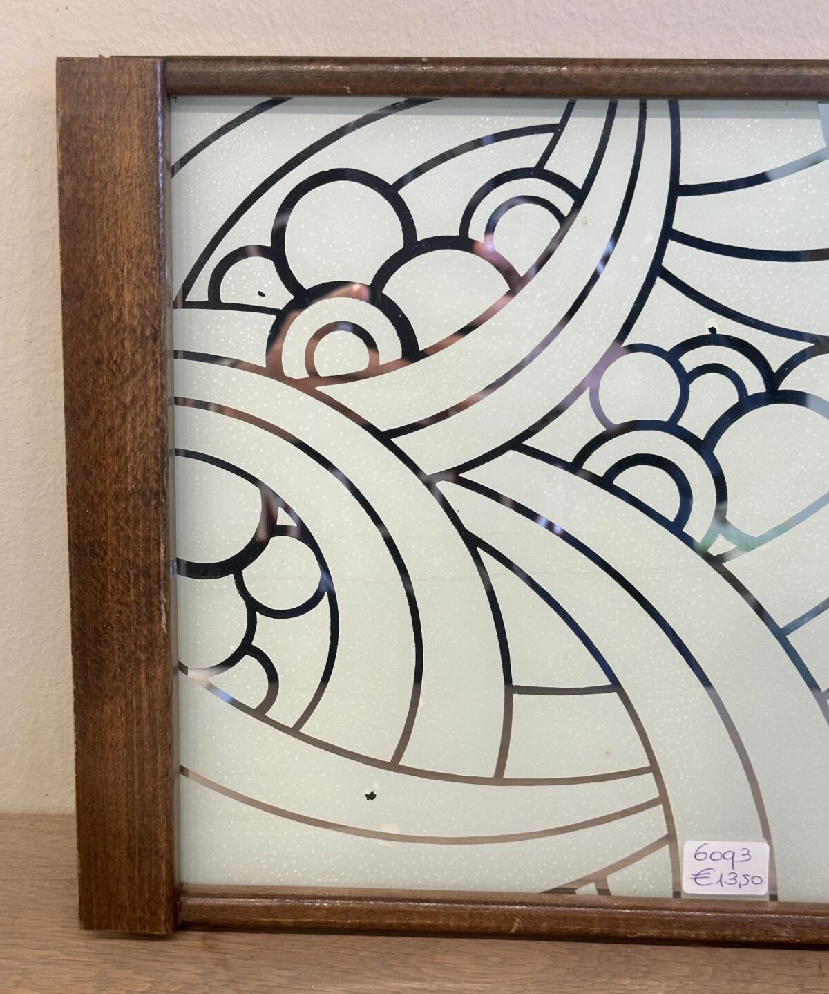 <p>Dienblaadje - hout met spiegelglas met daarachter Art Deco décor</p> - Brocante