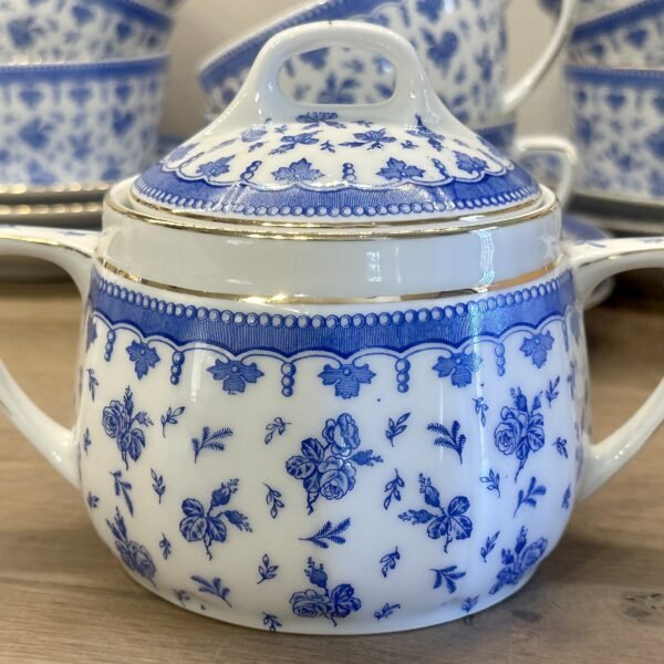 Suikerpot - KPM Germany - décor van wit met blauwe roosjes/bloemetjes