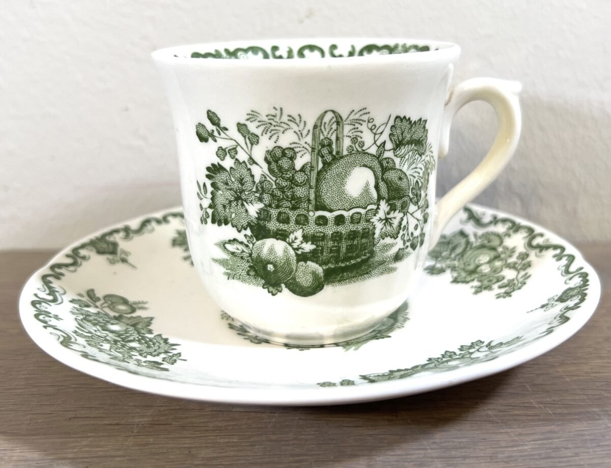 <p>Kop en schotel - Mason's - décor FRUIT BASKET in groene uitvoering</p> - Overig Engeland