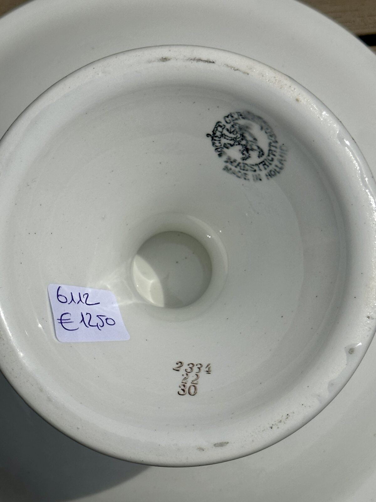 <p>Tazza / Schaal op hoge voet - Societe Ceramique Maestricht - décor 2334 (uit 1930)</p> - Sociéte Céramique