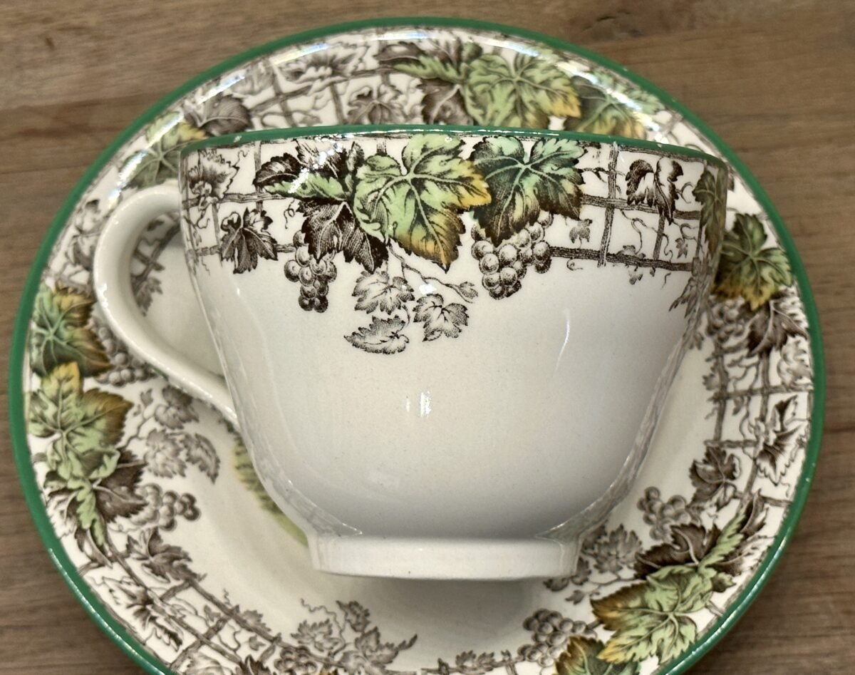 <p>Kop en schotel - grote maat - Copeland Spode England - décor SPODE'S BYRON in meerkleurige uitvoering</p> - Overig Engeland