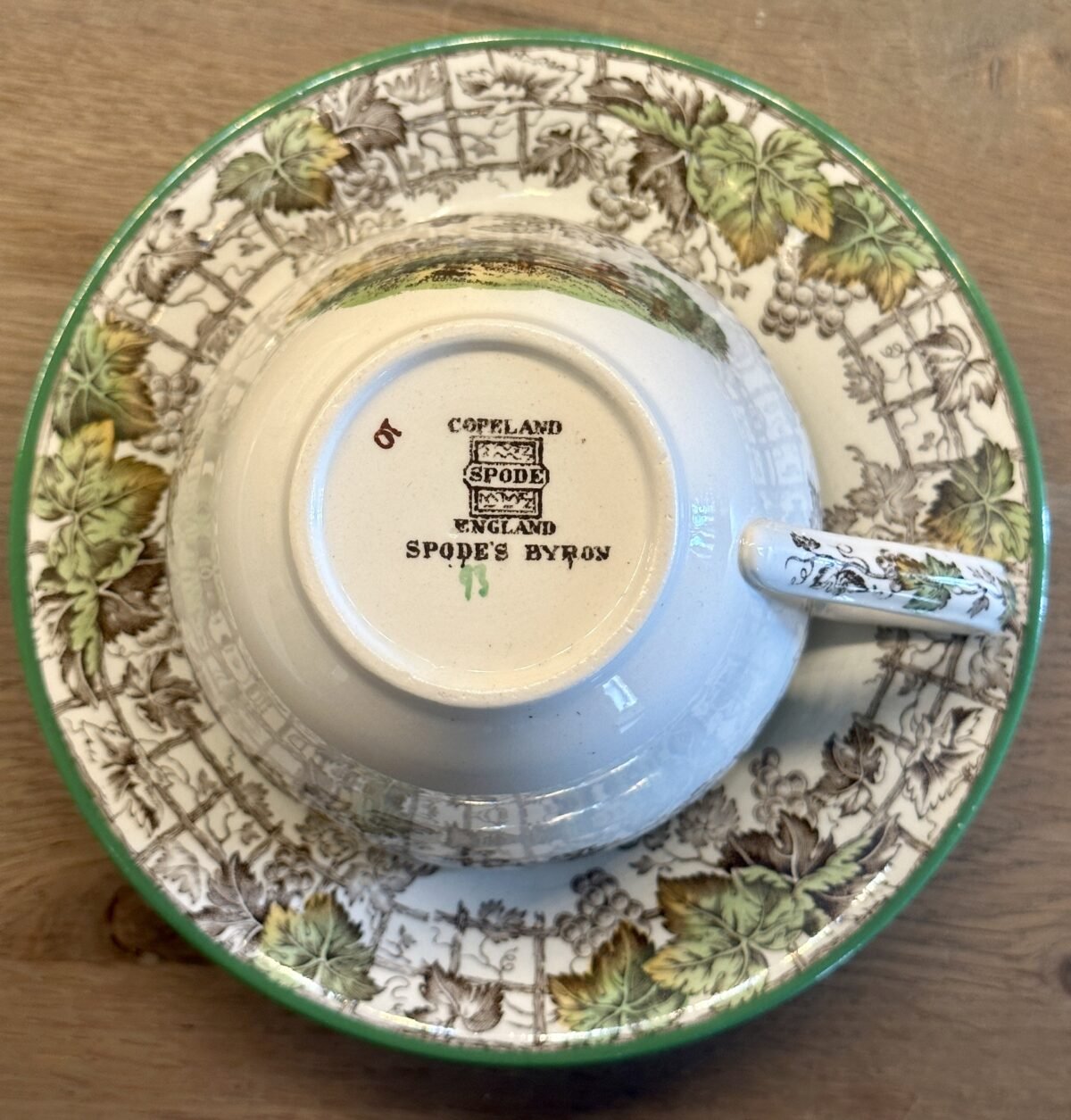 <p>Kop en schotel - grote maat - Copeland Spode England - décor SPODE'S BYRON in meerkleurige uitvoering</p> - Overig Engeland